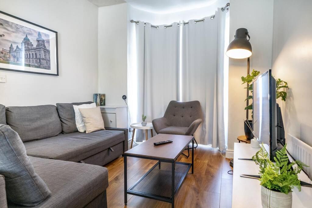 Cosy 2 Bedroom Town House Close To City Centre Belfast Luaran gambar