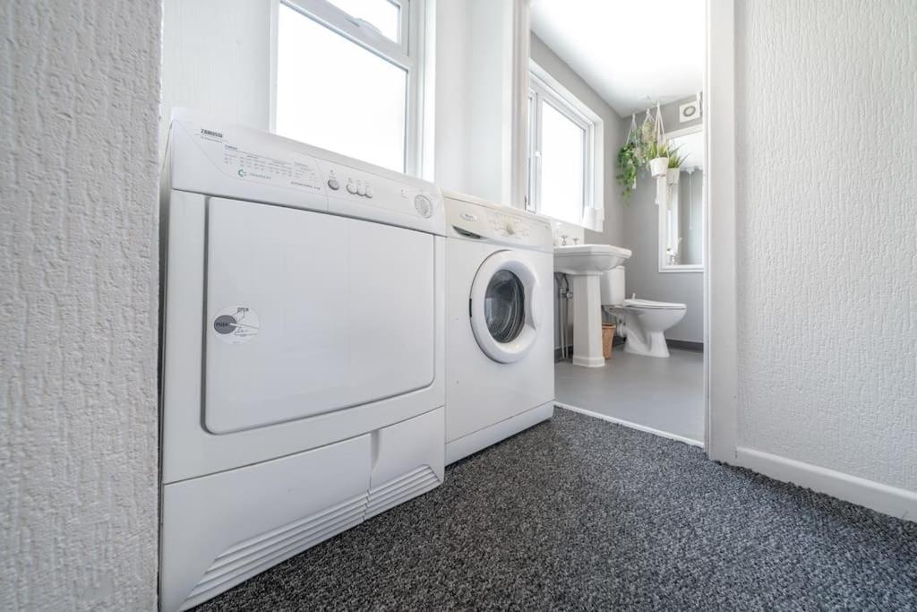 Cosy 2 Bedroom Town House Close To City Centre Belfast Luaran gambar